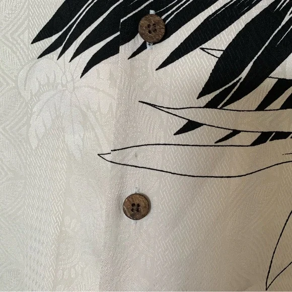 Tommy Bahama Black/Cream Hawaiian 100% Silk Short Sleeve Button Up 🌴 - Picture 5 of 12